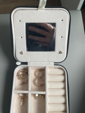 Mini Travel Jewelry Box Case W/ EARRINGS - Ring & Earring Organizer